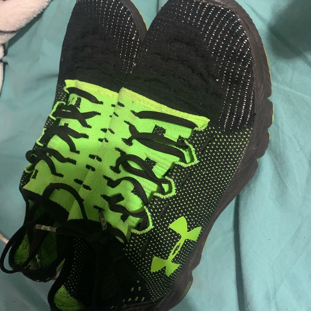 Athletic shoes